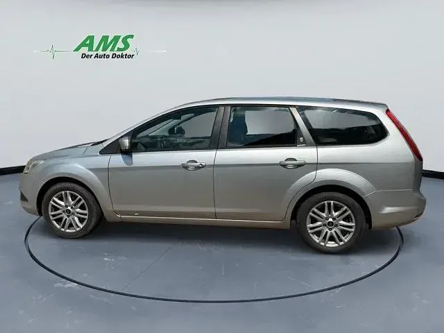 Gebraucht Ford Focus 116 PS (85 kW) 2010 Silber Limousine
