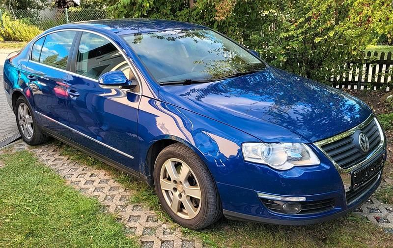 Blau Gebraucht 2006 VW Passat Limousine | 1.499 € (Superpreis) - Bild 1/4