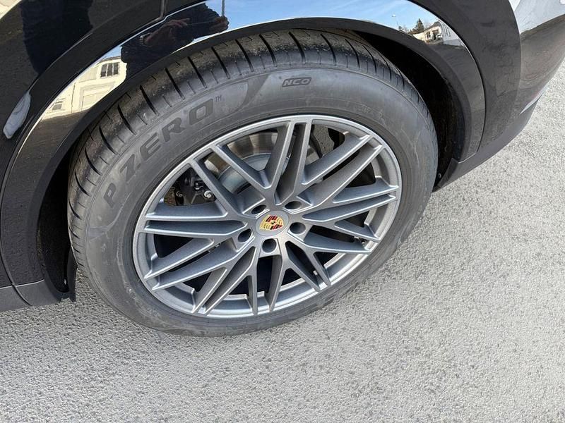 Gebraucht Porsche Cayenne 354 PS (260 kW) 2024 Schwarz SUV