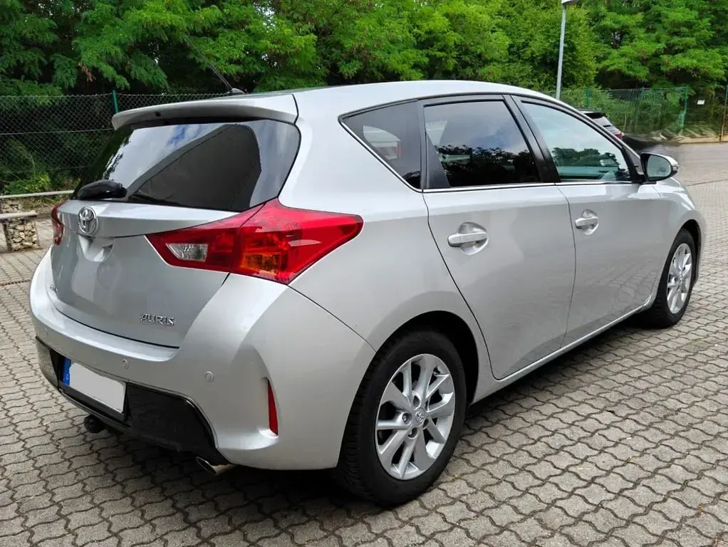Gebraucht Toyota Auris Life+ 124 PS (91 kW) 2013 Silber Limousine