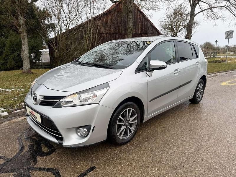 Gebraucht Toyota Verso Life 124 PS (91 kW) 2013 Silver metallic Van / Kleinbus