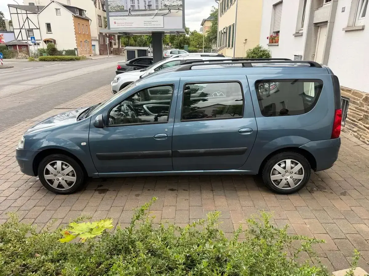 Gebraucht Dacia Logan Lauréate 87 PS (63 kW) 2009 Blau "mineral" Kombi