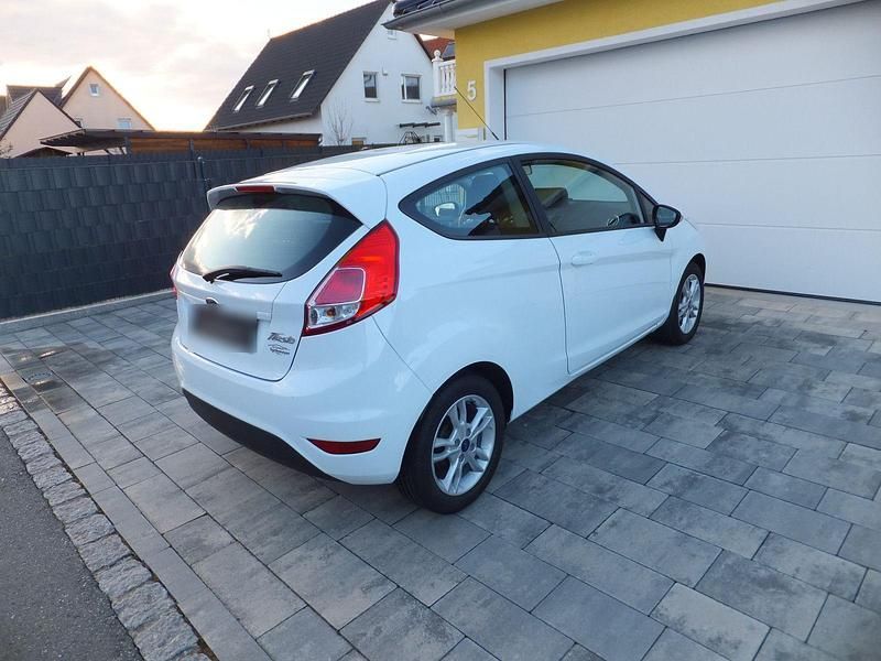 Gebraucht Ford Fiesta SYNC Edition 82 PS (60 kW) 2015 Weiß Kleinwagen