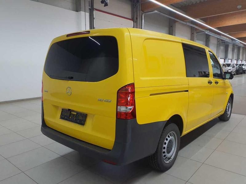 Gebraucht Mercedes Vito 102 PS (75 kW) 2021 Verkehrsgelb Van