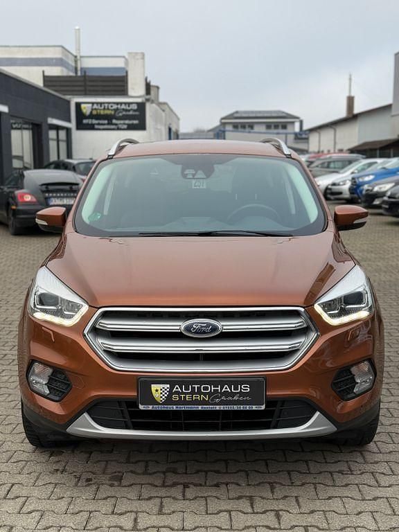 Gebraucht Ford Kuga Titanium 175 PS (128 kW) 2018 Gold SUV