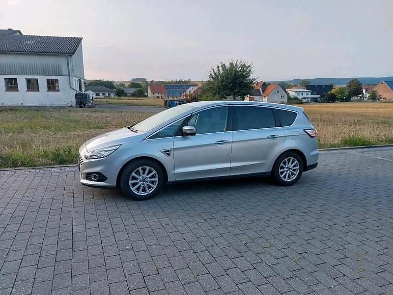 Silber Gebraucht 2015 Ford S-MAX Titanium Van / Kleinbus | 13.350 € (Fairer Preis) - Bild 1/4