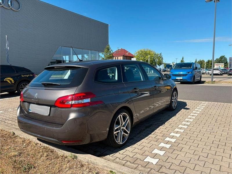Gebraucht Peugeot 308 131 PS (96 kW) 2015 Grau Limousine