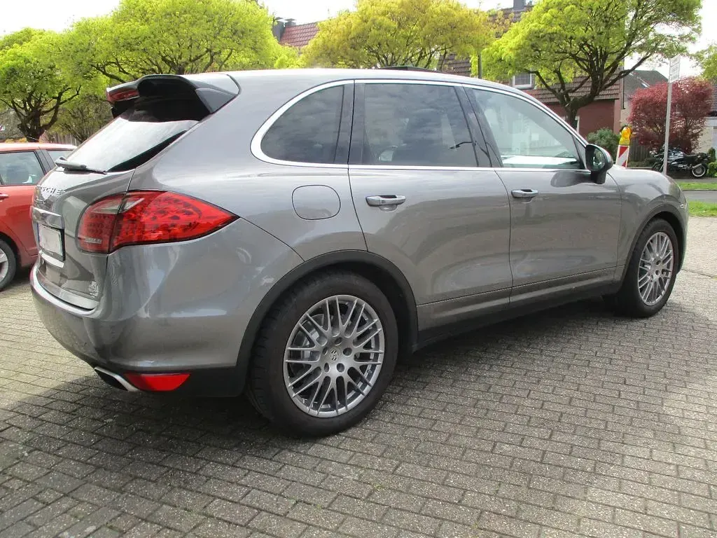 Second-hand Porsche Cayenne 400 CP (294 kW) 2012 Gri SUV