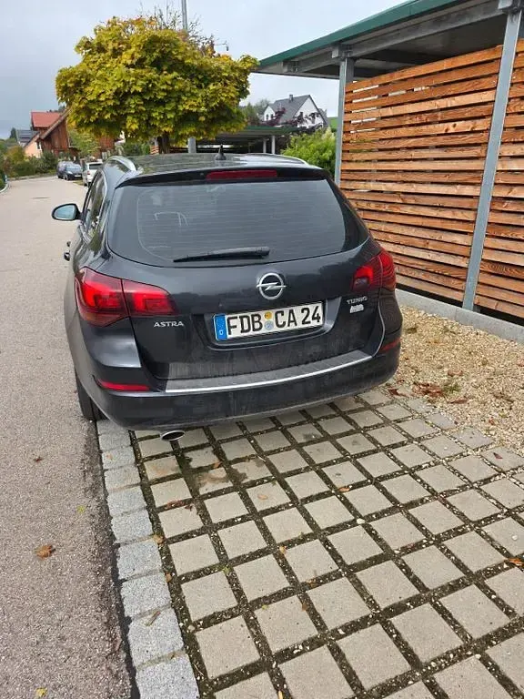 Gebraucht Opel Astra Edition 179 PS (131 kW) 2012 Schwarz Kombi
