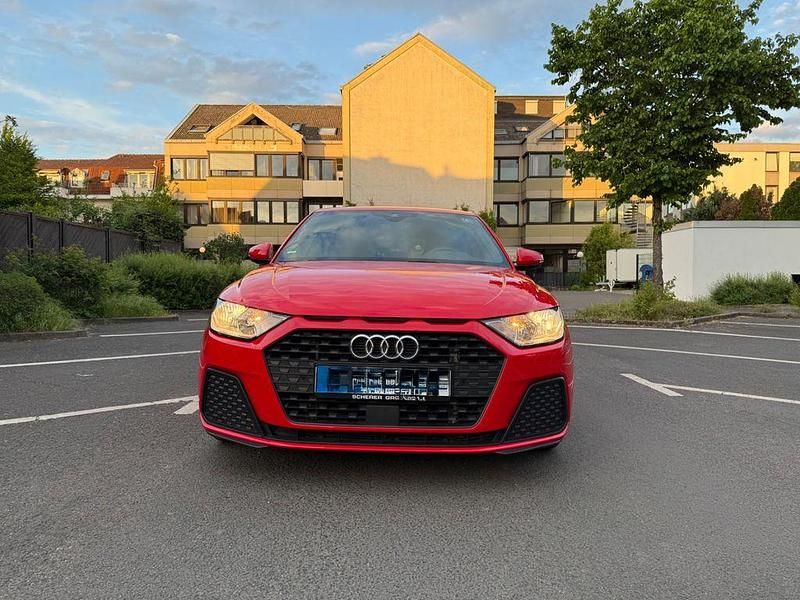 Rot Gebraucht 2019 Audi A1 Sportback Ambiente Kleinwagen | 19.500 € (Etwas zu teuer) - Bild 1/4