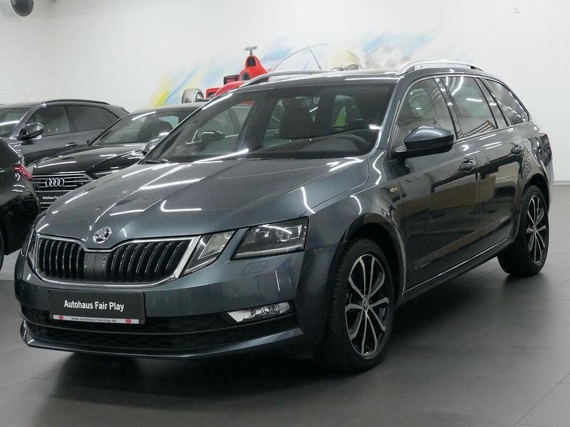 Grau Gebraucht 2019 Skoda Octavia Soleil Kombi | 23.090 € (Teuer) - Bild 1/4