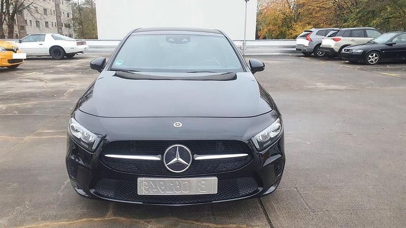 Gebraucht Mercedes A180 Progressive 136 PS (100 kW) 2019 Schwarz Limousine