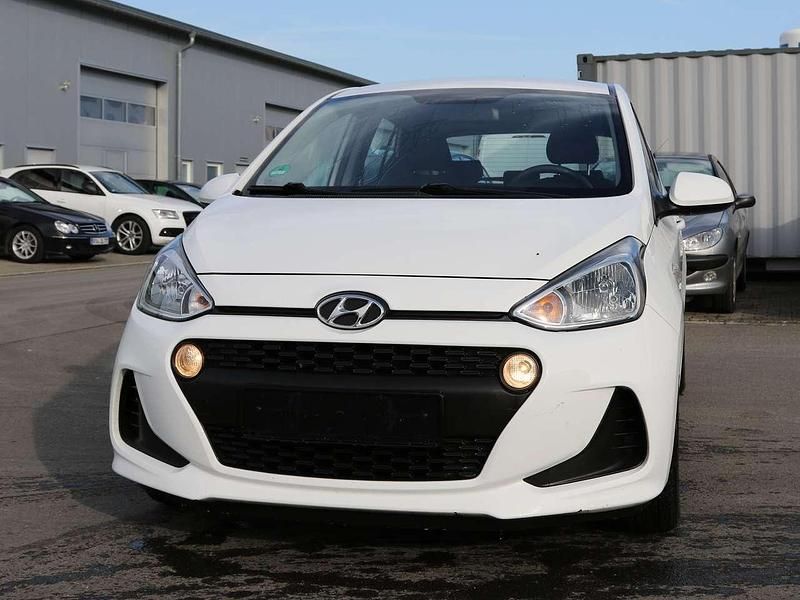 Weiß Gebraucht 2019 Hyundai i10 Passion Kleinwagen | 6.800 € (Guter Preis) - Bild 1/4