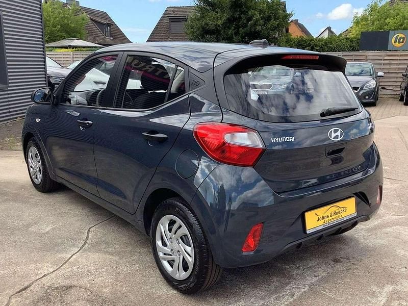 Neu Hyundai i10 Comfort 63 PS (46 kW) 2025 Grau Kleinwagen