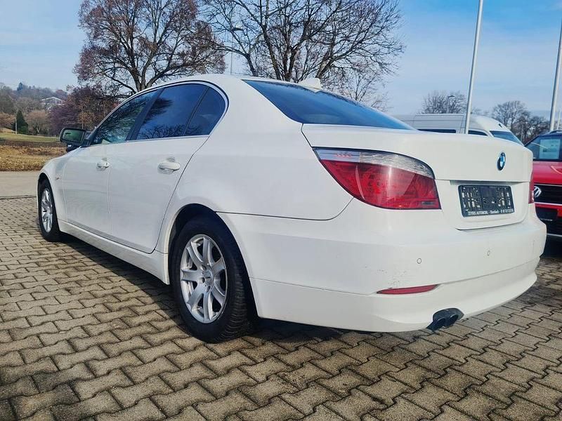 Gebraucht BMW 525 Advantage 197 PS (144 kW) 2008 Alpinweiss iii Limousine