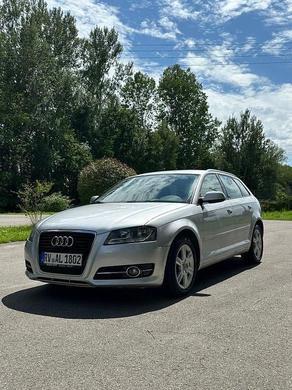 Silber Gebraucht 2011 Audi A3 Sportback Attraction Limousine | 4.350 € (Guter Preis) - Bild 1/4