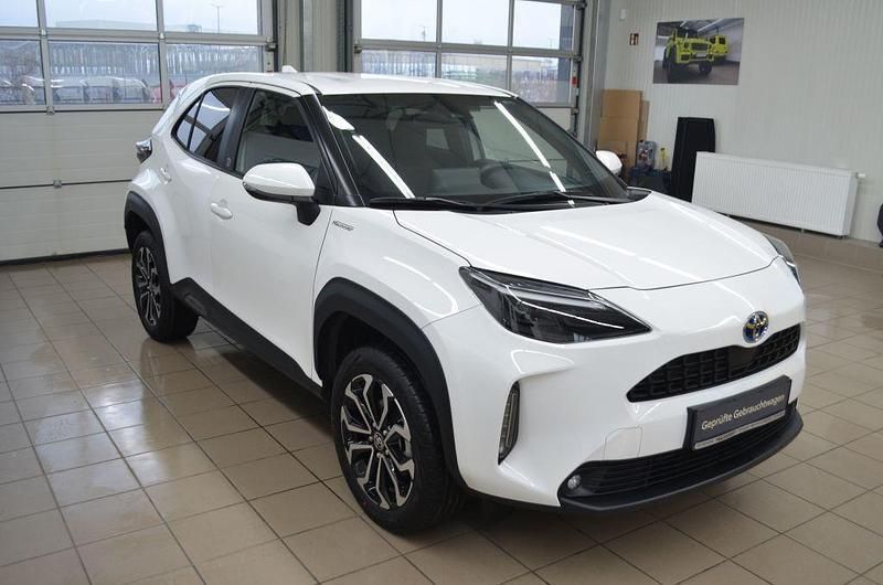 Gebraucht Toyota Yaris Cross Team 116 PS (85 kW) 2022 Weiß SUV