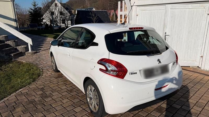 Second-hand Peugeot 208 Active 92 CP (67 kW) 2012 Alb Hatchback