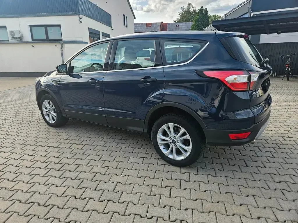 Gebraucht Ford Kuga Titanium 150 PS (110 kW) 2019 Blau SUV