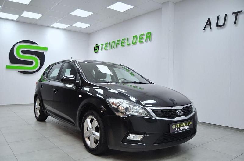 Schwarz Gebraucht 2011 Kia Ceed Limousine | 6.490 € (Teuer) - Bild 1/4
