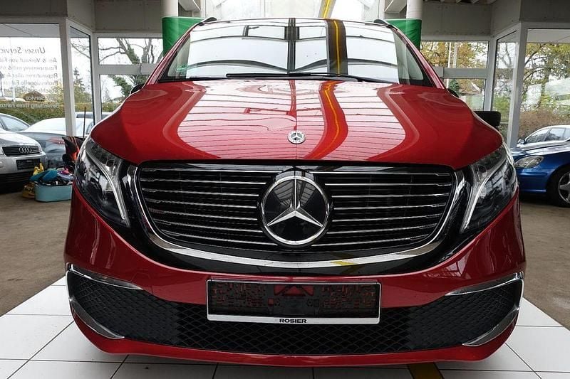Rot Gebraucht 2020 Mercedes EQV300 Van / Kleinbus | 37.990 € (Fairer Preis) - Bild 1/4