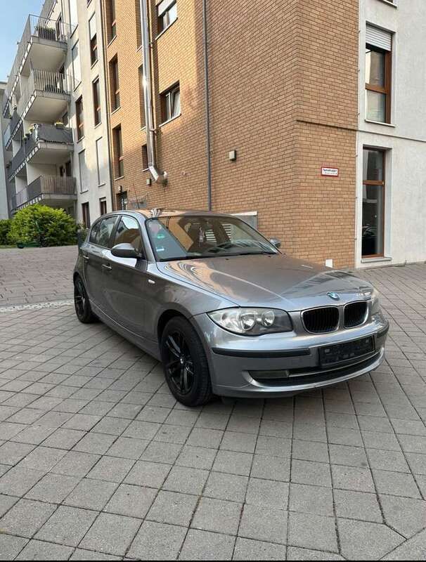 Grau Gebraucht 2008 BMW 116 Kleinwagen | 3.000 € (Fairer Preis) - Bild 1/4