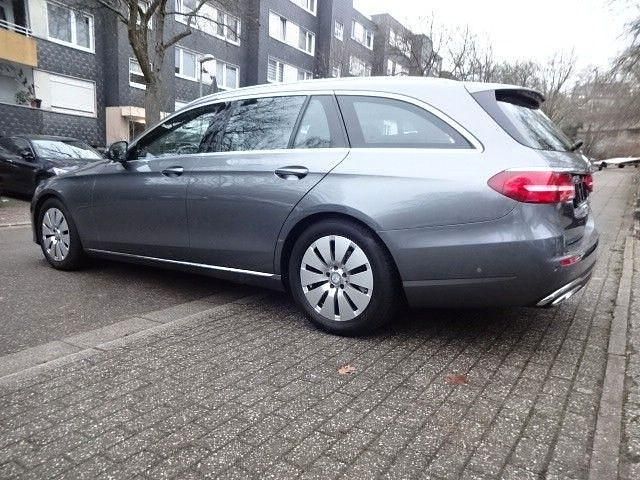 Gebraucht Mercedes E220 194 PS (142 kW) 2017 Grau Limousine