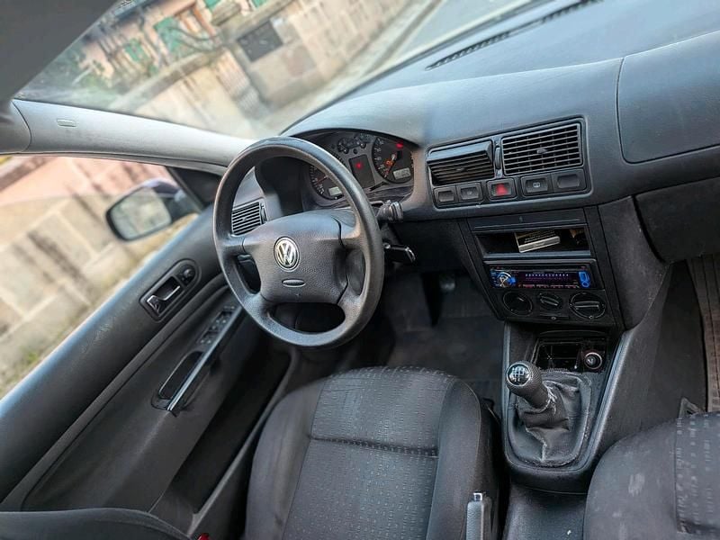 Second-hand VW Golf IV 2002 Negru Berlinǎ