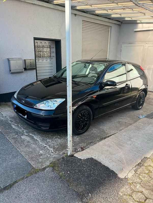 Gebraucht Ford Focus 75 PS (55 kW) 2002 Schwarz Kleinwagen