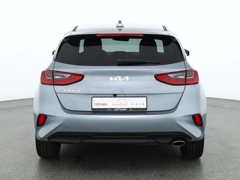 Neu Kia Ceed 140 PS (102 kW) 2025 Silber Kleinwagen