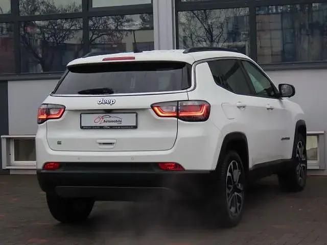 Second-hand Jeep Compass 131 CP (96 kW) 2024 Alb SUV