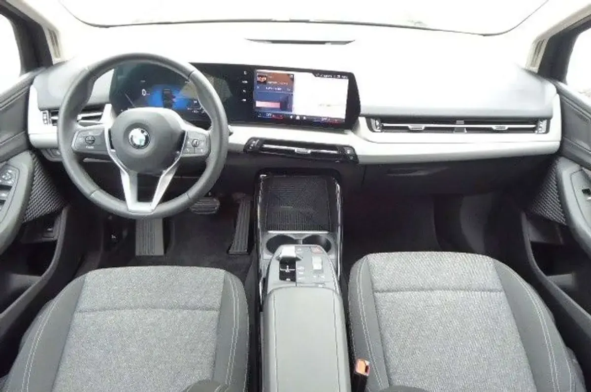 Gebraucht BMW 216 122 PS (89 kW) 2025 Schwarz Van / Kleinbus