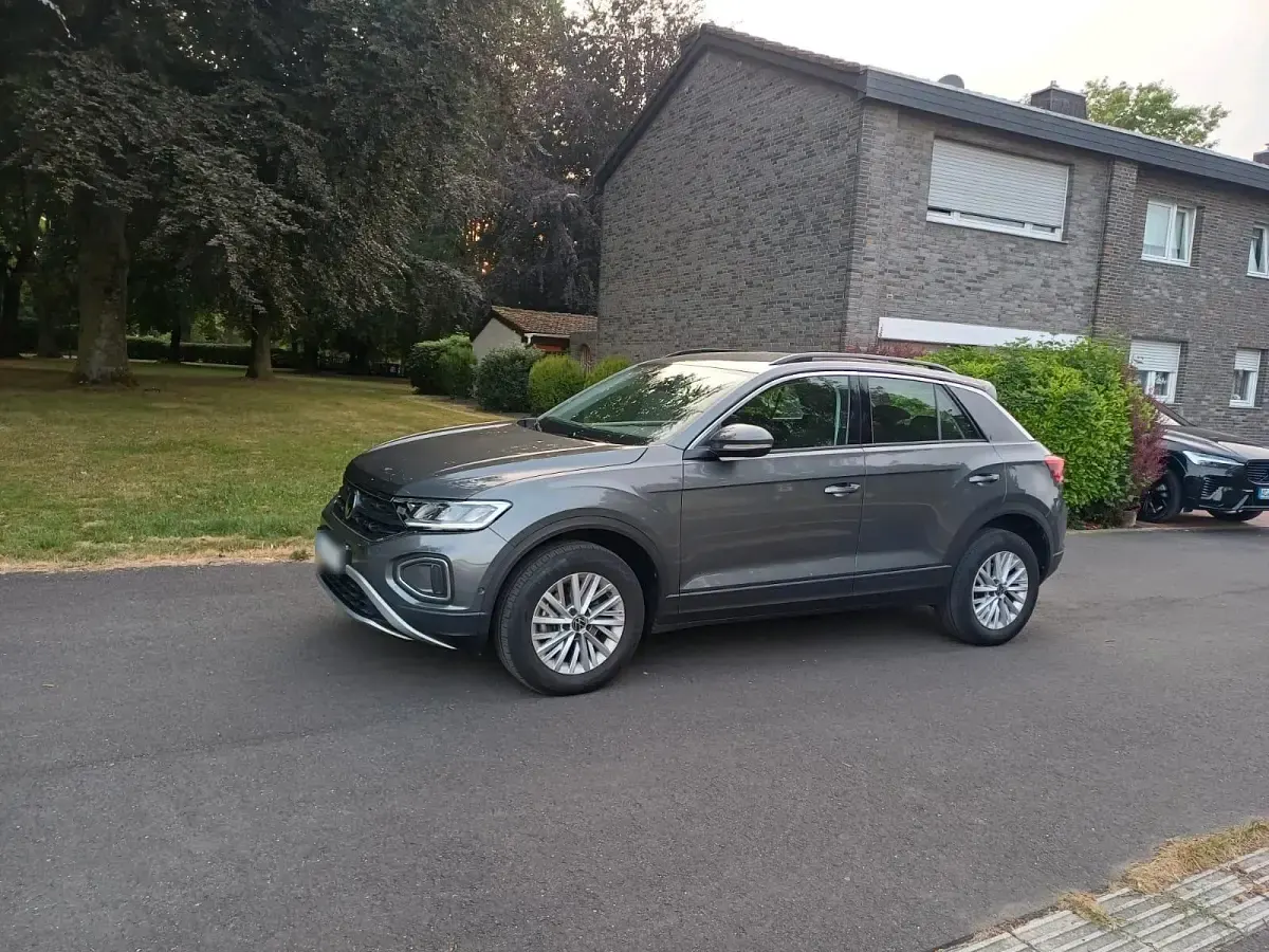 Gebraucht VW T-Roc 110 PS (80 kW) 2023 Grau SUV