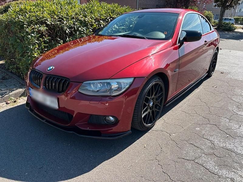 Rot Gebraucht 2010 BMW 335 M Sport Coupé | 11.900 € (Superpreis) - Bild 1/4