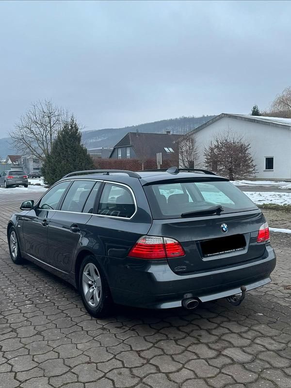 Gebraucht BMW 520 163 PS (119 kW) 2010 Grau Kombi