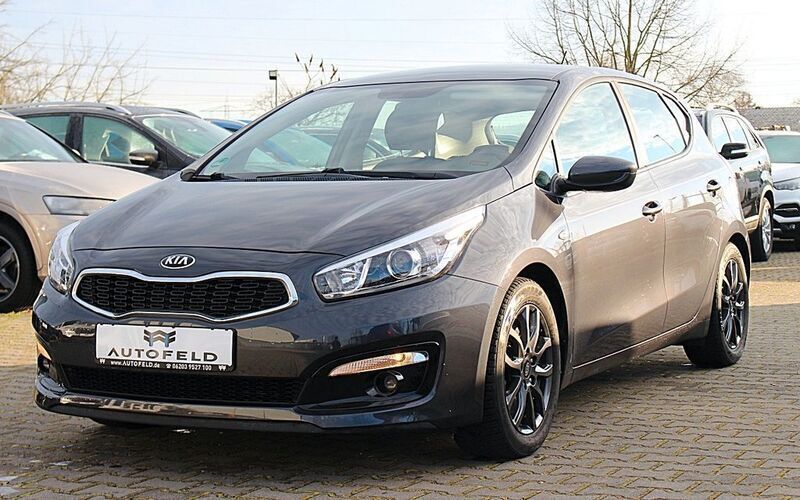 Grau Gebraucht 2017 Kia Ceed Edition 7 Limousine | 8.400 € (Guter Preis) - Bild 1/4