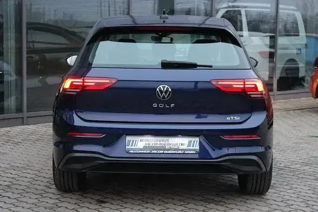 Gebraucht VW Golf VIII 110 PS (80 kW) 2022 Blau Limousine