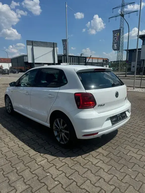 Gebraucht VW Polo 90 PS (66 kW) 2014 Weiß Limousine
