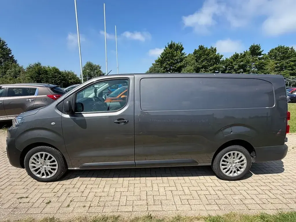 Gebraucht Peugeot Expert Premium 122 PS (89 kW) 2022 Grau Van