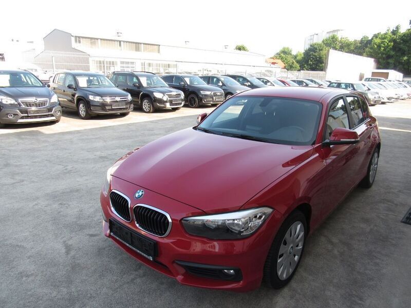 Rot Gebraucht 2017 BMW 118 Kleinwagen | 13.990 € (Fairer Preis) - Bild 1/4