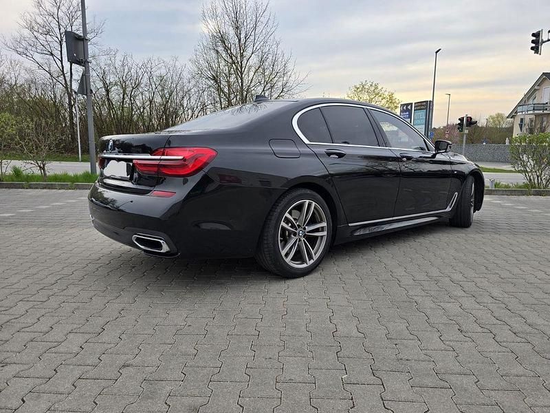Schwarz Gebraucht 2018 BMW 750 Limousine | 32.000 € (Superpreis) - Bild 1/4
