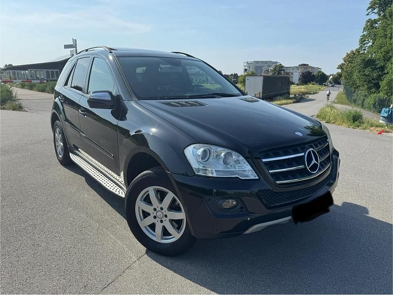 Gebraucht Mercedes ML350 231 PS (169 kW) 2010 Schwarz SUV