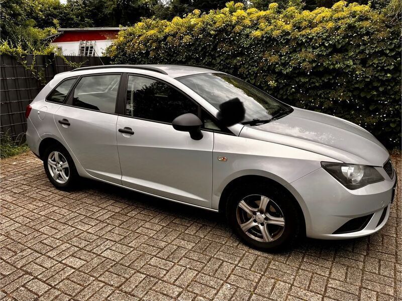 Silber Gebraucht 2012 Seat Ibiza Style Limousine | 4.500 € (Fairer Preis) - Bild 1/4
