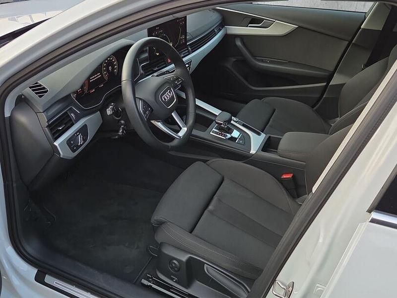 Gebraucht Audi A4 S-Line 204 PS (150 kW) 2023 Gletscherweiß (metallic) Kombi