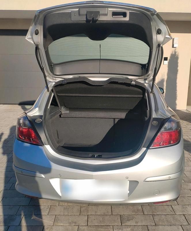 Gebraucht Opel Astra GTC 90 PS (66 kW) 2007 Silber Limousine