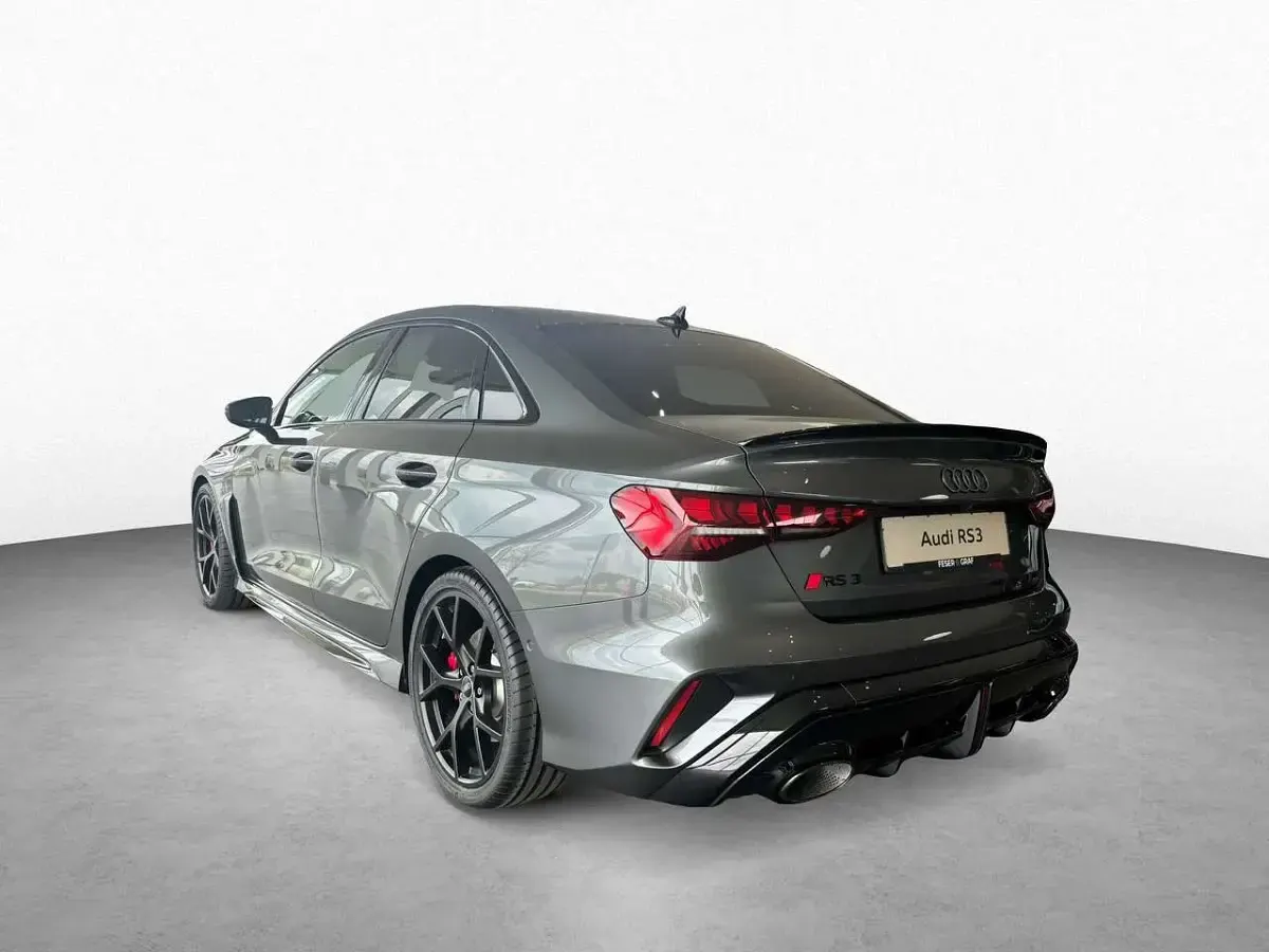 Neu Audi RS3 Sport 400 PS (294 kW) 2026 Daytonagrau perleffekt Limousine