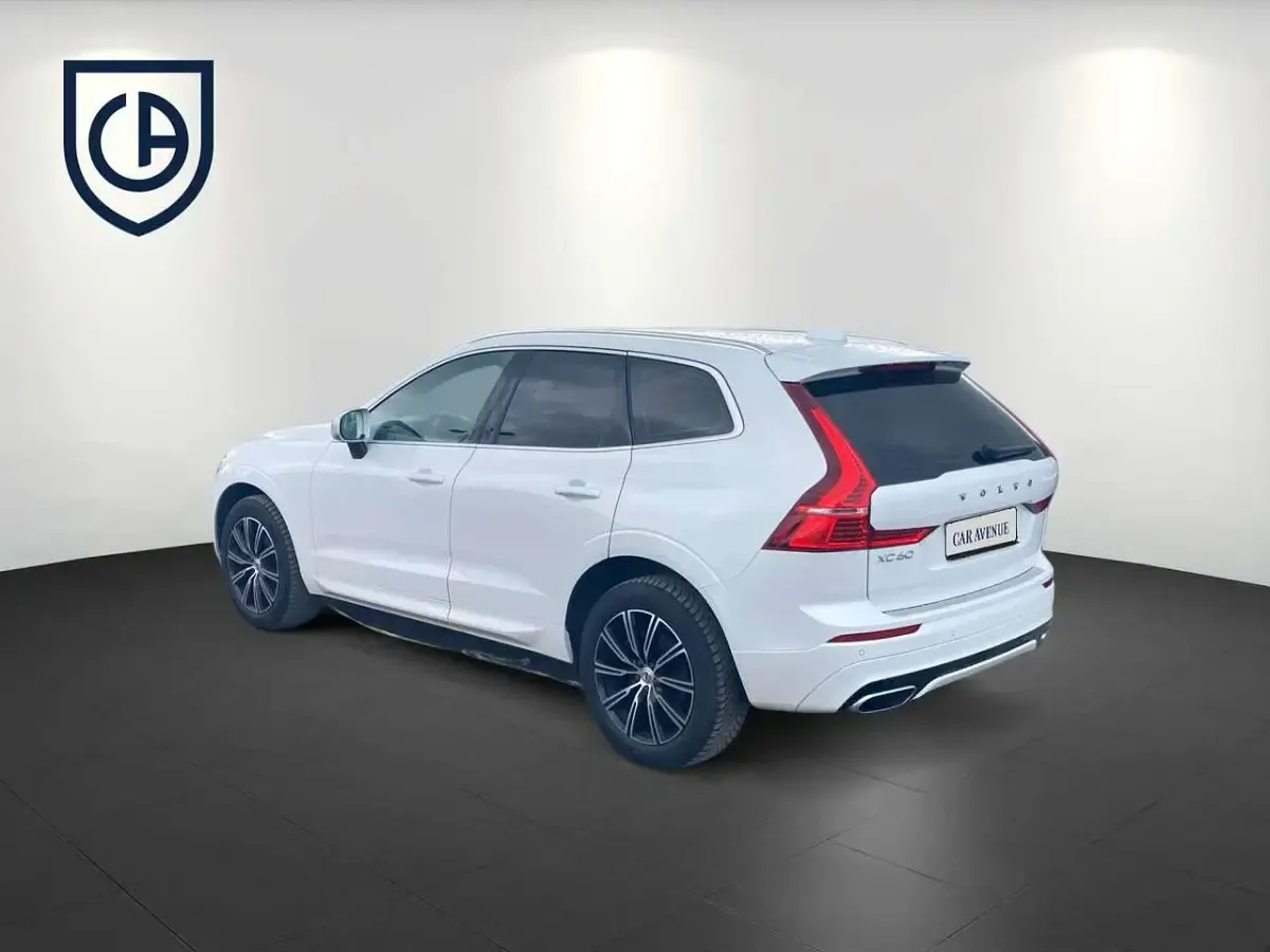Gebraucht Volvo XC60 R-Design 190 PS (139 kW) 2018 Crystal white / metallic SUV