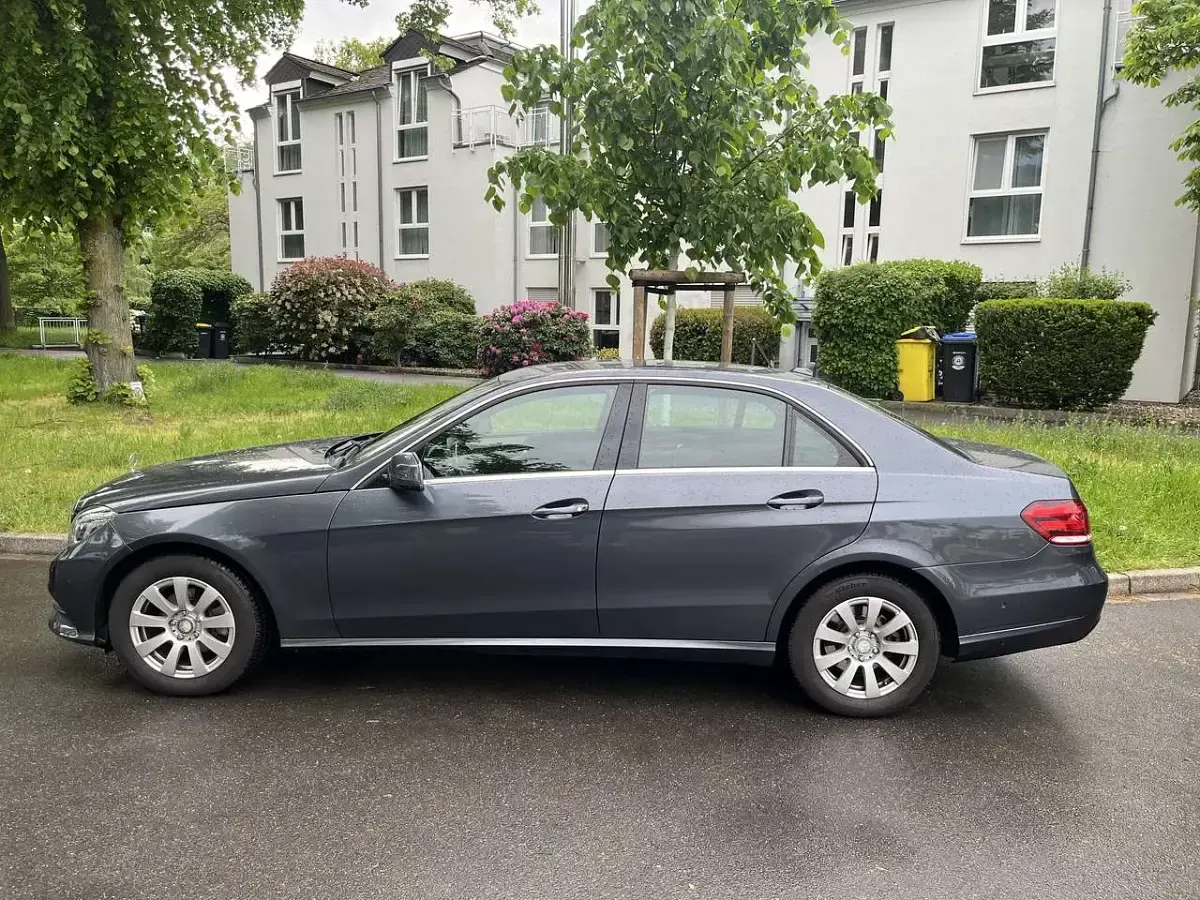 Gebraucht Mercedes E220 Edition 170 PS (125 kW) 2014 Grau Limousine