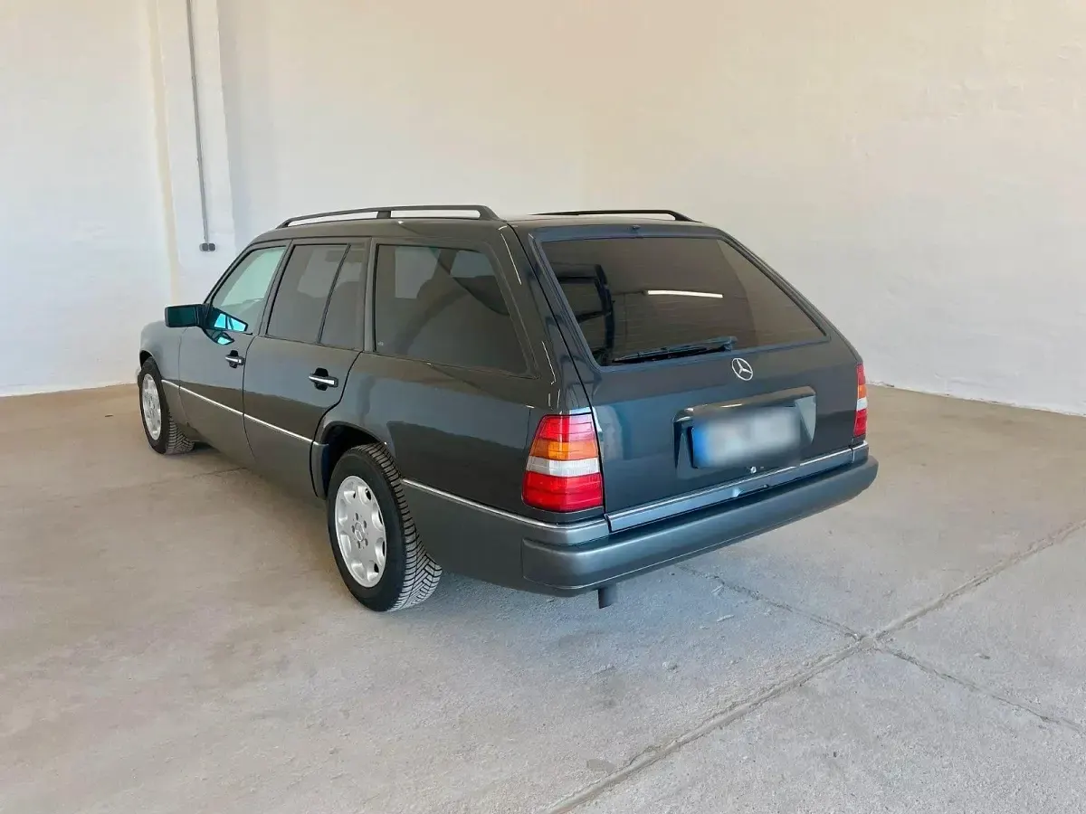 Gebraucht Mercedes E280 193 PS (141 kW) 1995 Schwarz Kombi