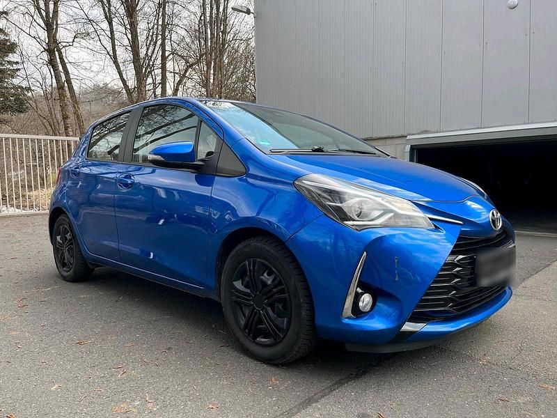 Gebraucht Toyota Yaris 69 PS (50 kW) 2017 Blau Kleinwagen